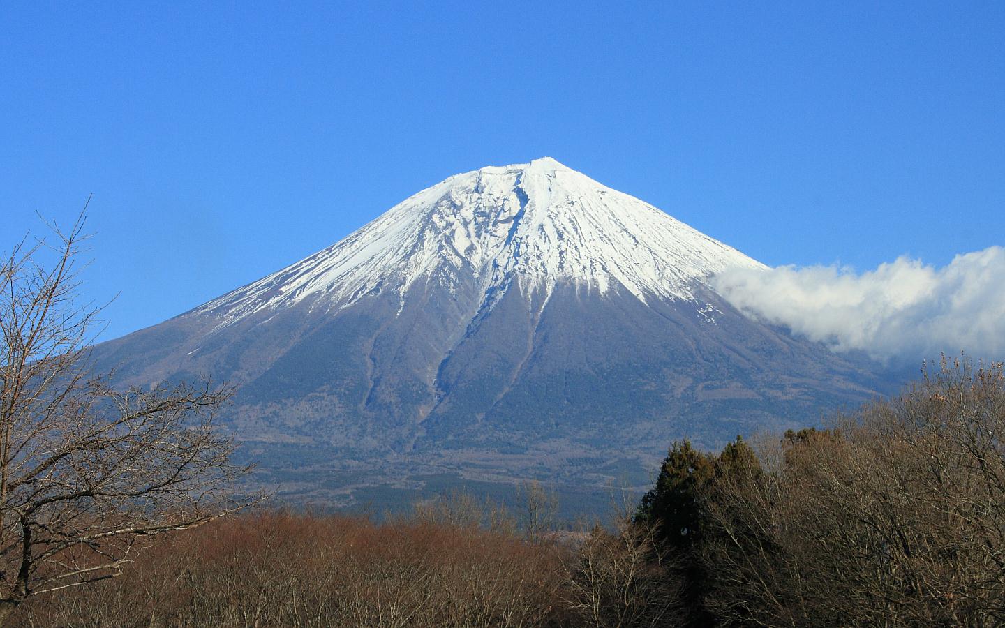 富士山の壁紙 写真素材 朝霧高原 本栖湖から見た富士山