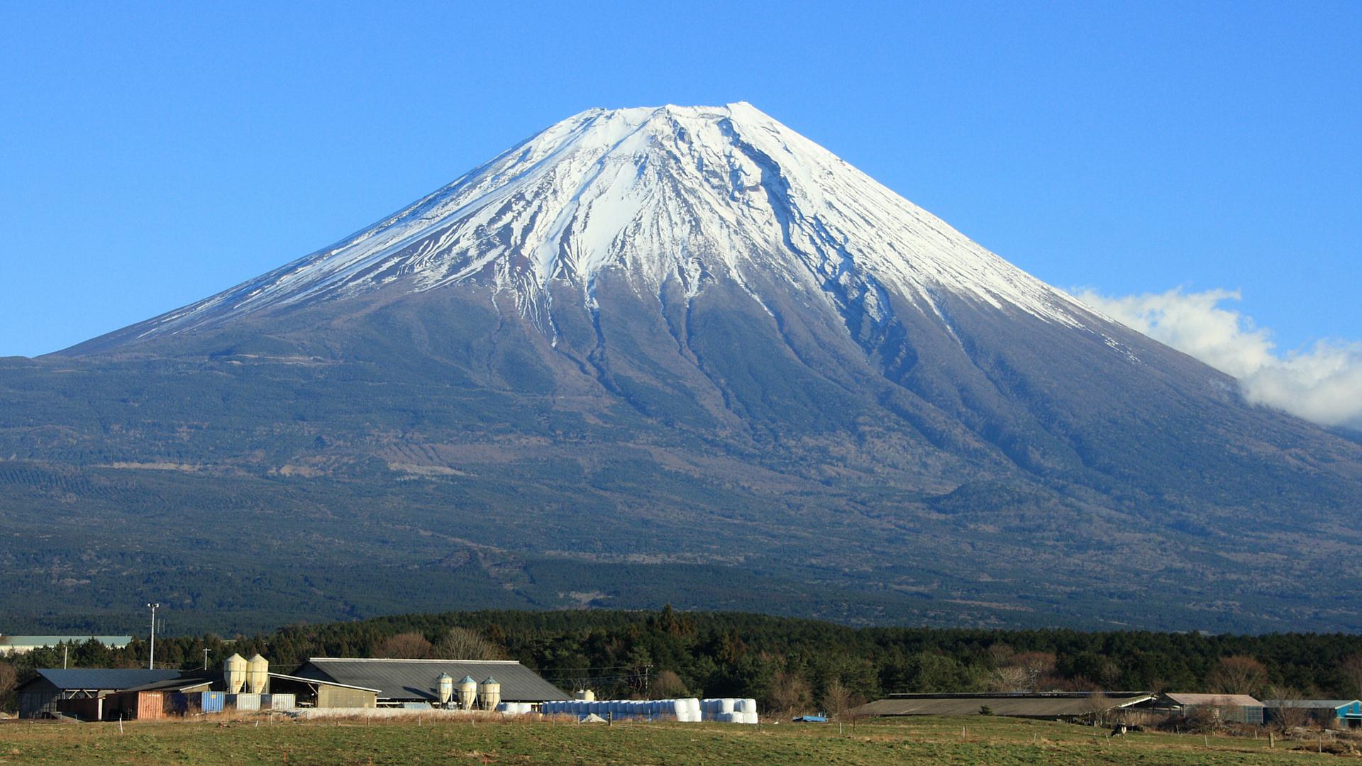 富士山の壁紙 写真素材 朝霧高原 本栖湖から見た富士山