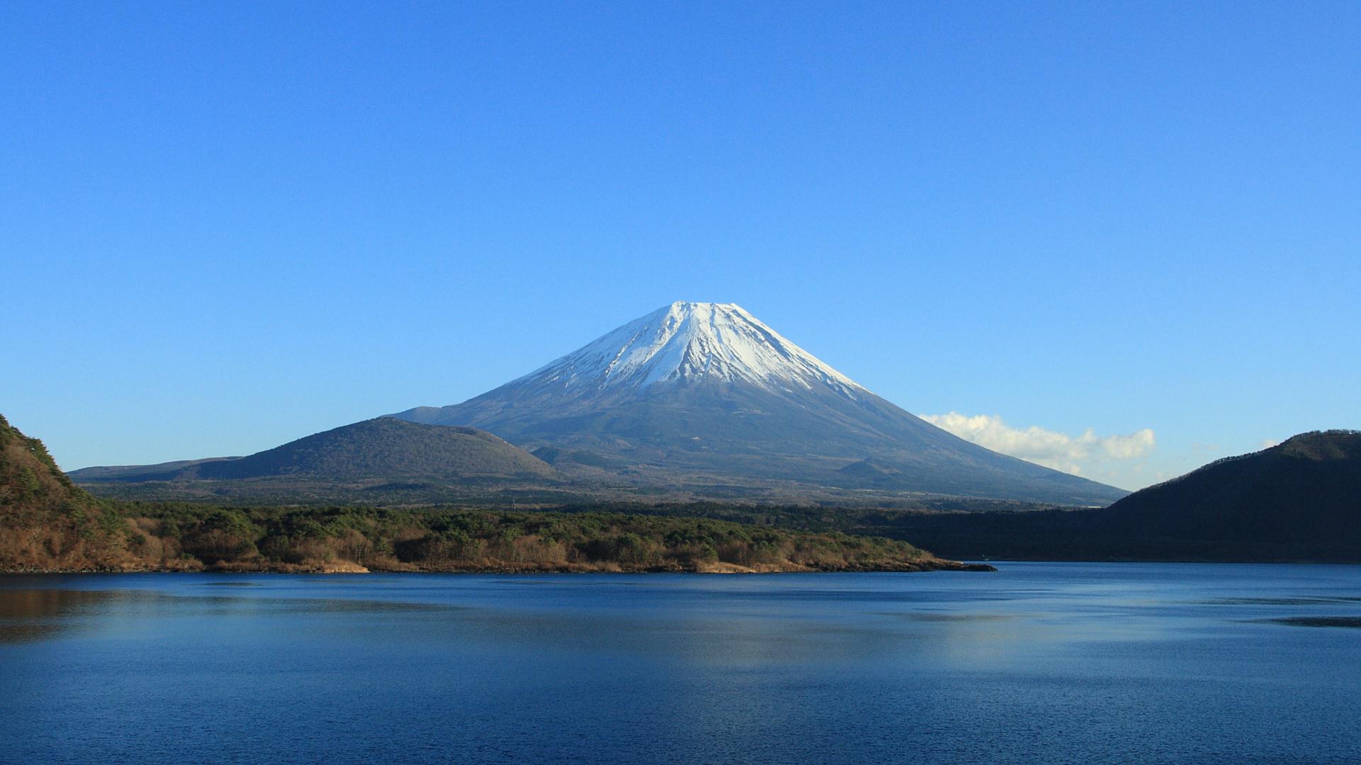 富士山の壁紙 写真素材 朝霧高原 本栖湖から見た富士山