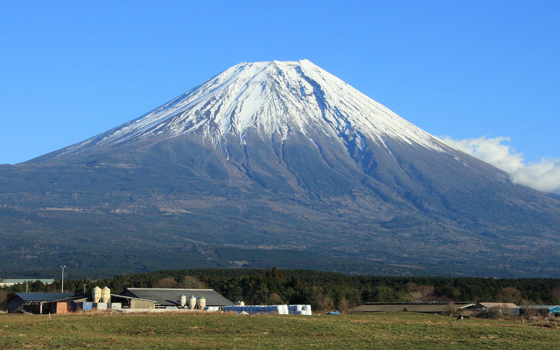 富士山の壁紙 写真素材 朝霧高原 本栖湖から見た富士山