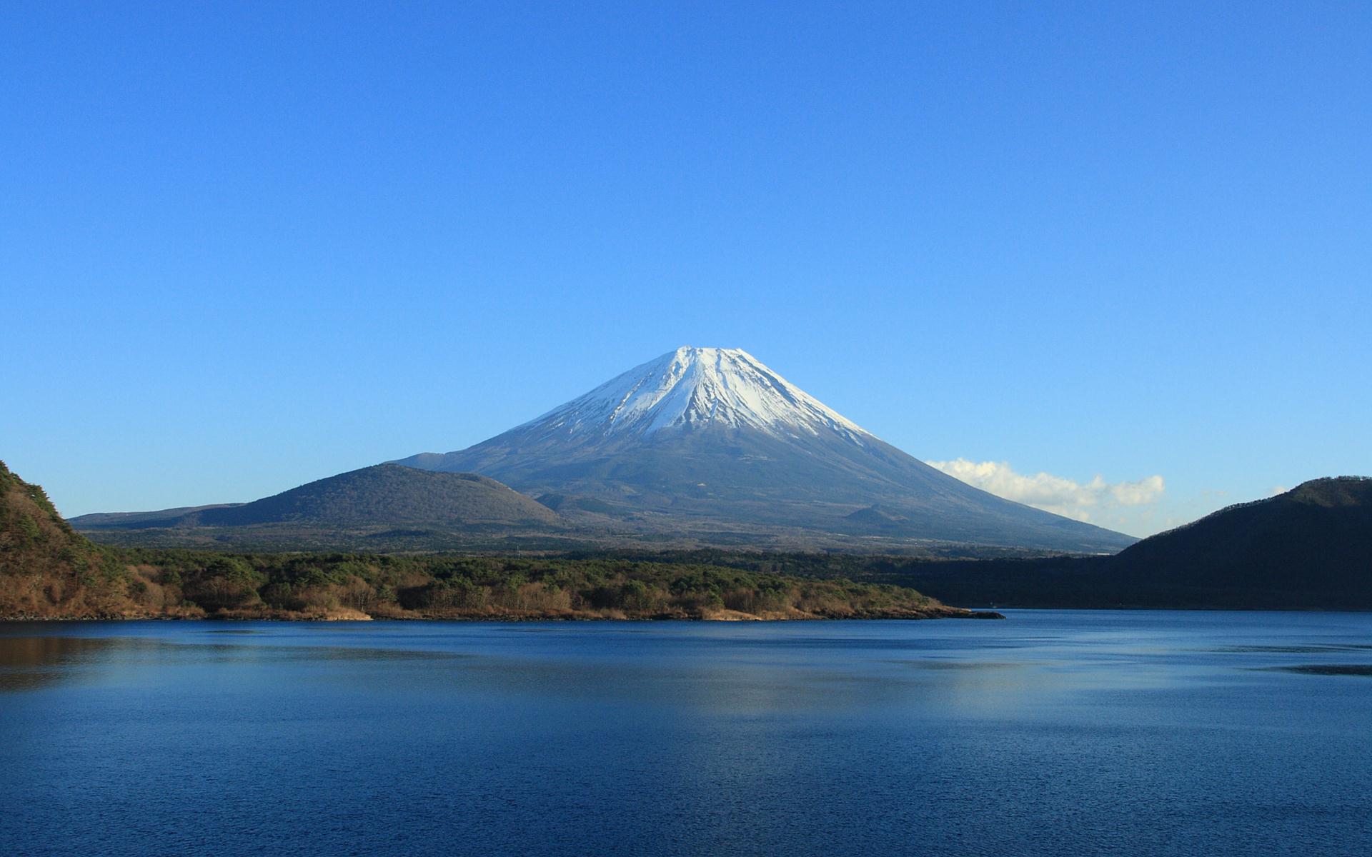 富士山の壁紙 写真素材 朝霧高原 本栖湖から見た富士山