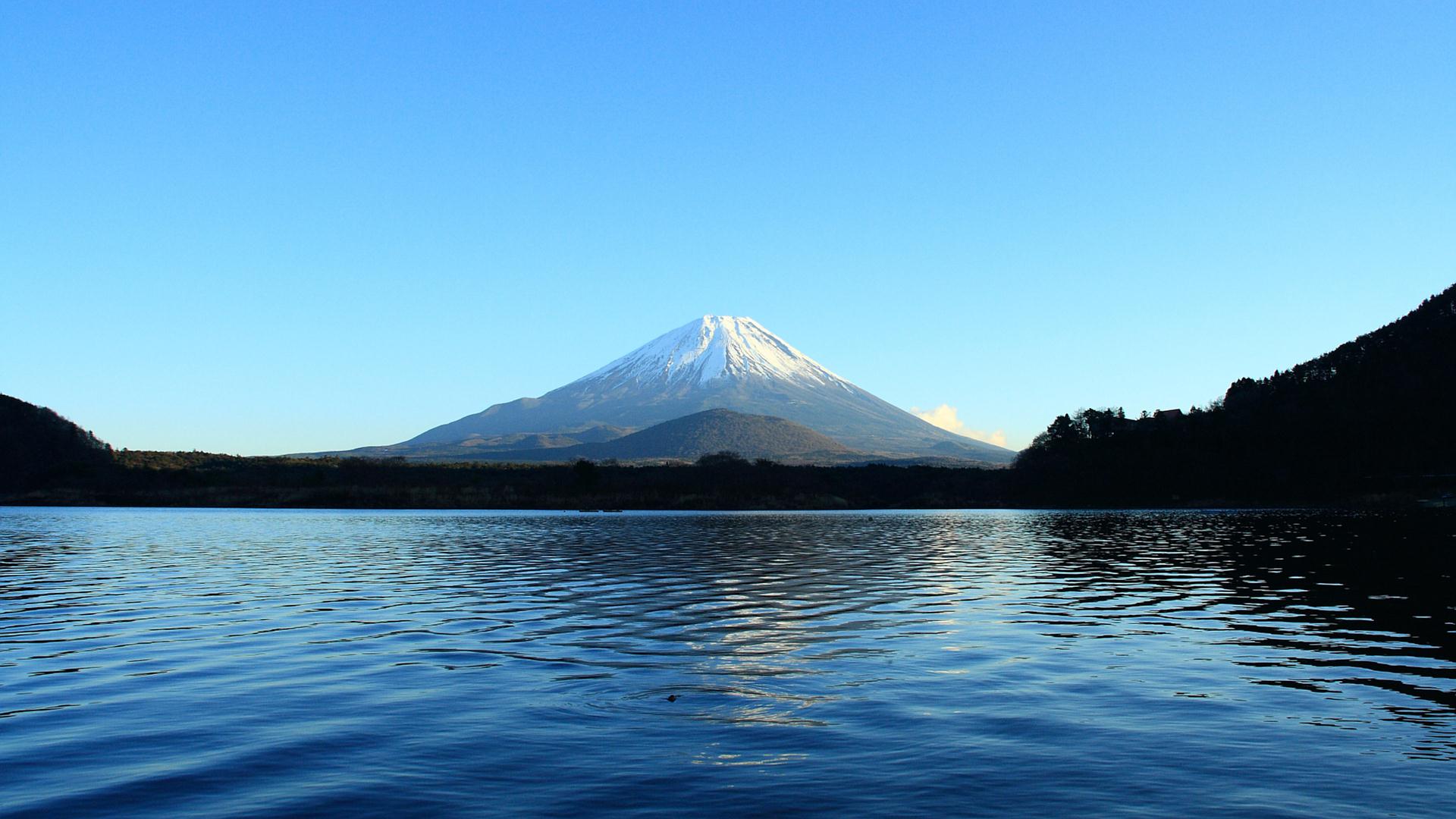 富士山の壁紙 写真素材 精進湖から見た富士山