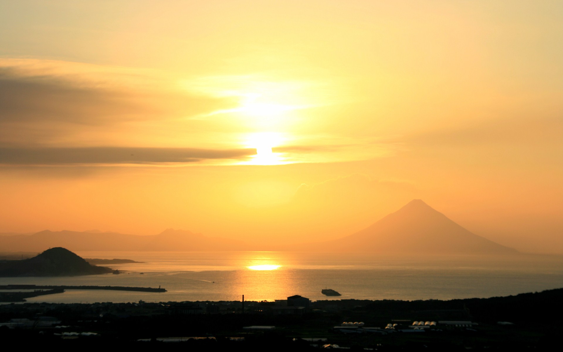 夜明けの開聞岳 耳取峠から